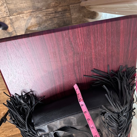 Carlos Santana fringed black leather bag. - Picture 9 of 13